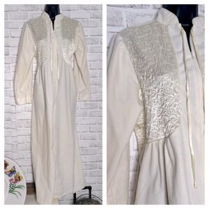 Vintage Sears Cachet Ivory Nightgown Size Medium